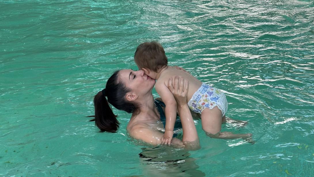 baby-swimming